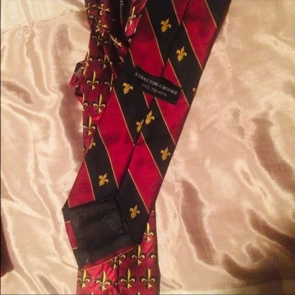 2️⃣ Fleur De Lee Tie - Picture 3 of 5